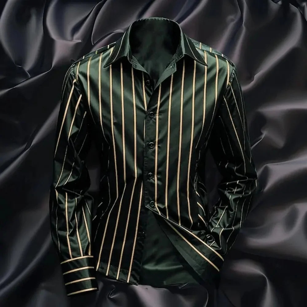 The new fashionable men's striped shirt